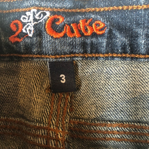 Woman’s Jr’s 2 Cute Blue Denim Ripped Shorts Size 3 XS - Picture 3 of 3